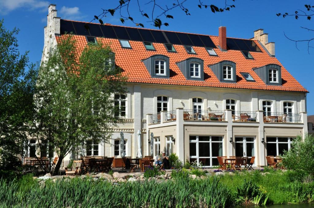 Hotel Gutshaus Parin - Bio- Und Gesundheitshotel Moor-Rolofshagen Buitenkant foto