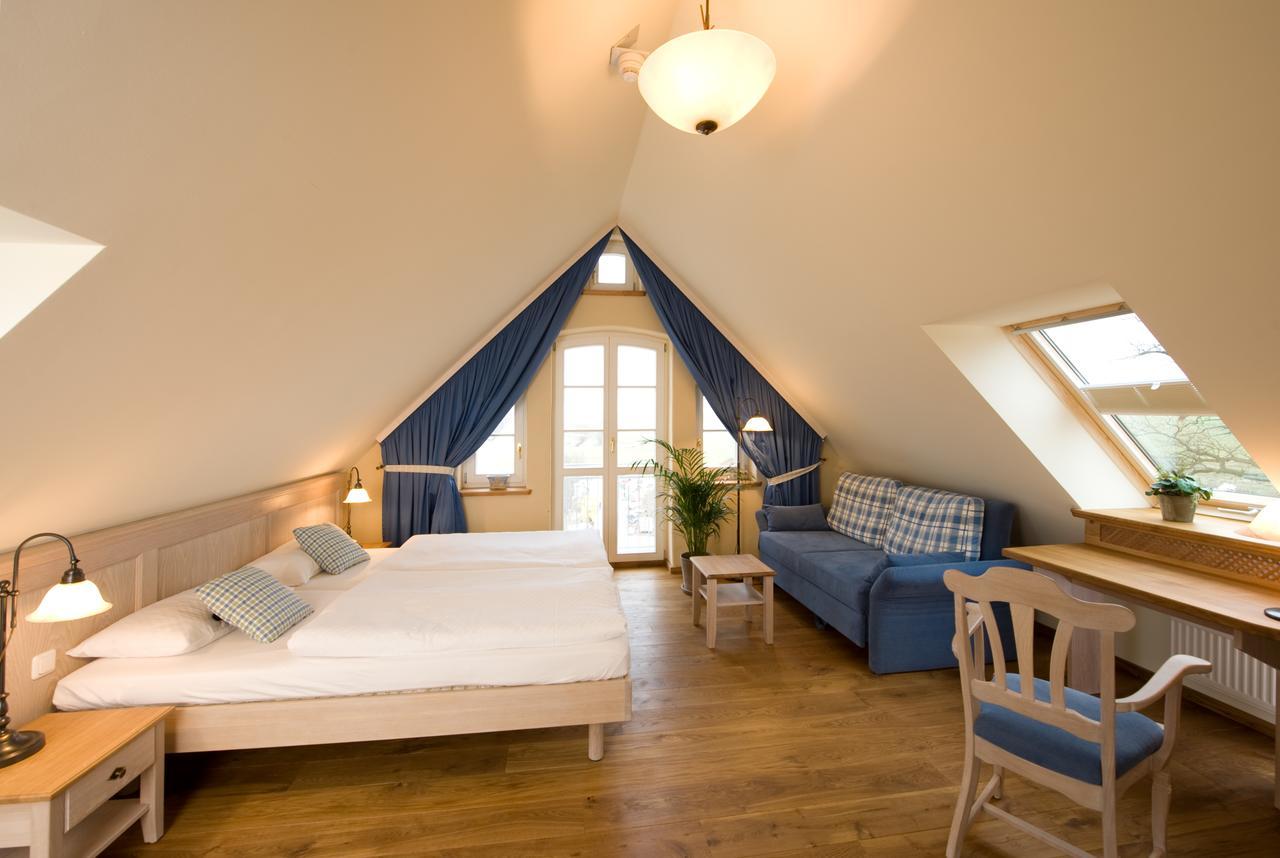 Hotel Gutshaus Parin - Bio- Und Gesundheitshotel Moor-Rolofshagen Buitenkant foto