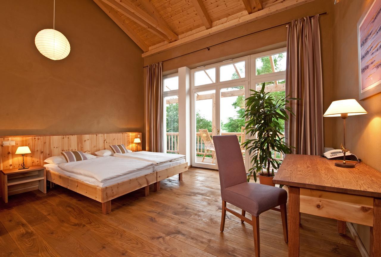 Hotel Gutshaus Parin - Bio- Und Gesundheitshotel Moor-Rolofshagen Buitenkant foto