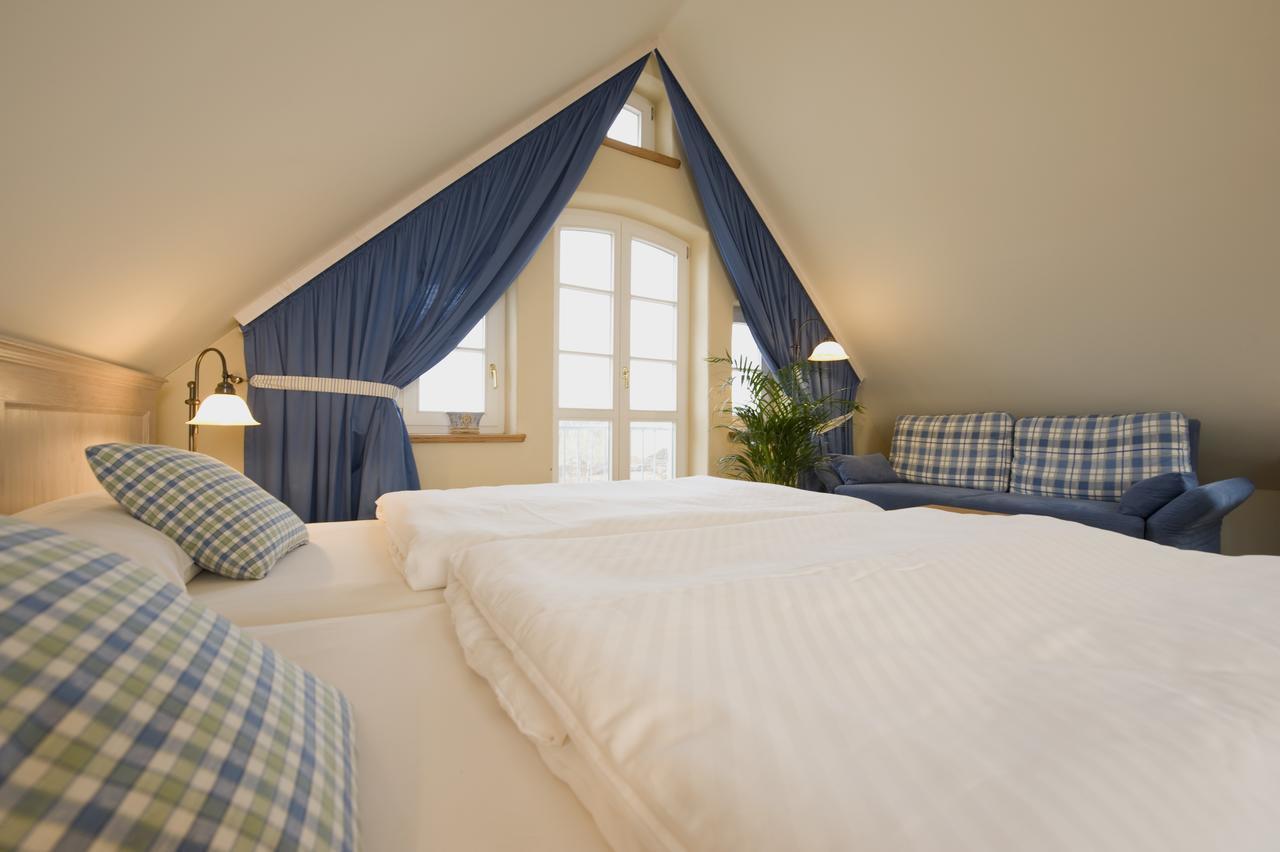 Hotel Gutshaus Parin - Bio- Und Gesundheitshotel Moor-Rolofshagen Buitenkant foto