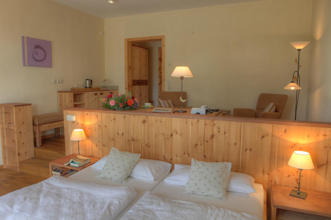 Hotel Gutshaus Parin - Bio- Und Gesundheitshotel Moor-Rolofshagen Buitenkant foto