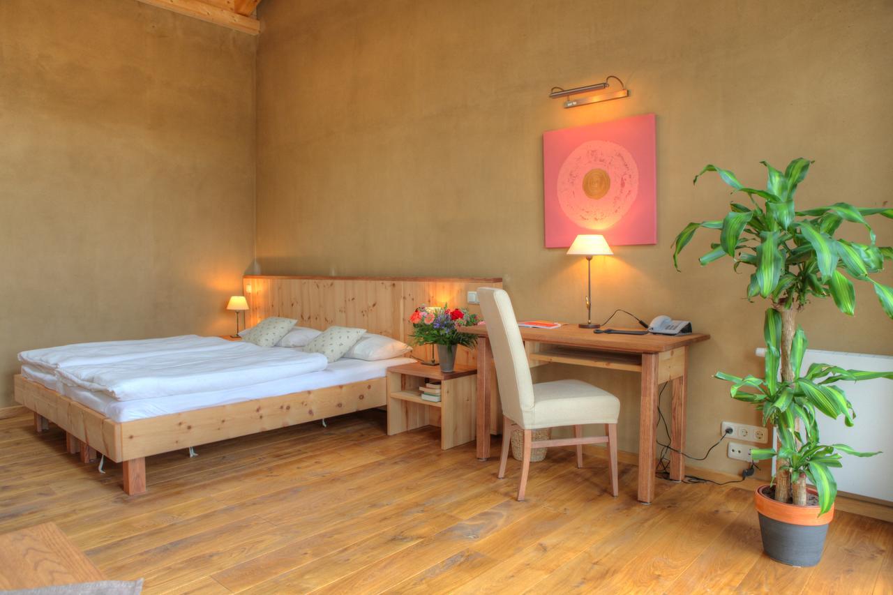 Hotel Gutshaus Parin - Bio- Und Gesundheitshotel Moor-Rolofshagen Buitenkant foto